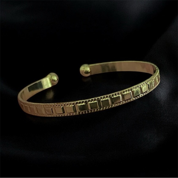 Jewelry - Women’s Gold Plated Bangle adjustable bracelet - Cuff Bracelet
